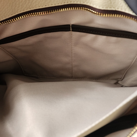 Valentina Women's NWT Made In Italy, Beige/Brown Pebbled Leather Shoulder Bag. - Picture 6 of 15